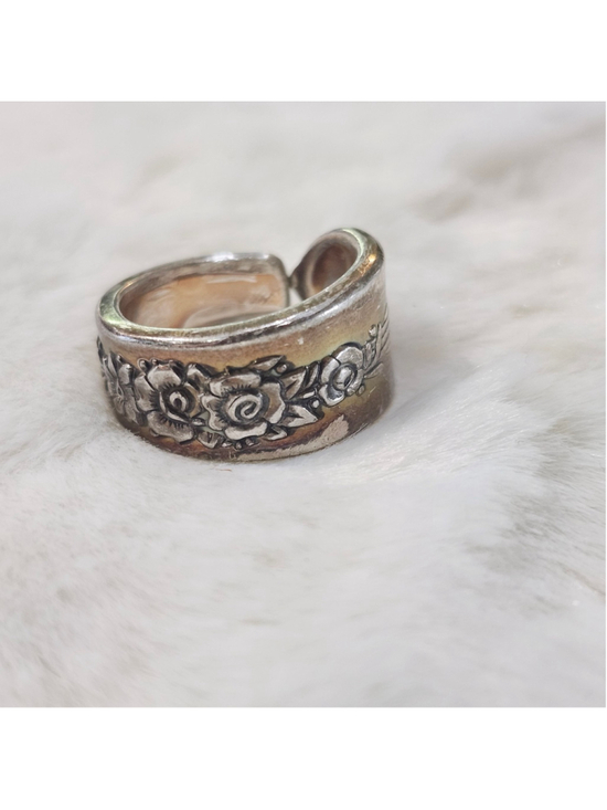 Oneida Jewelry - Aged Silverwear Ring Size 7 ONEIDA silverplate ROYAL ROSE
